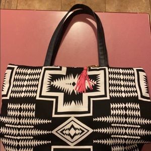 Makeup Junkie Dakota Weekender Tote